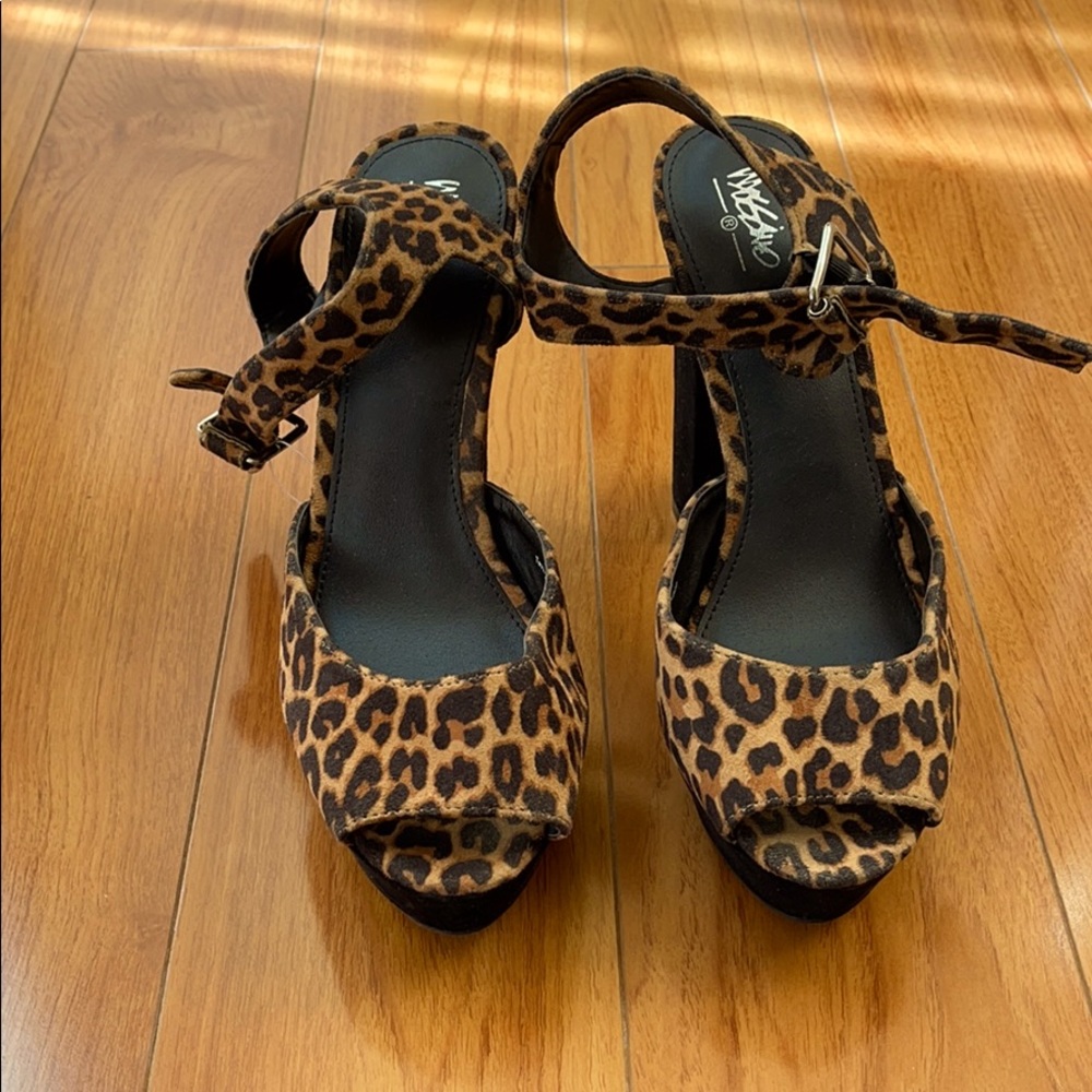 Chunky heel cheetah sandals